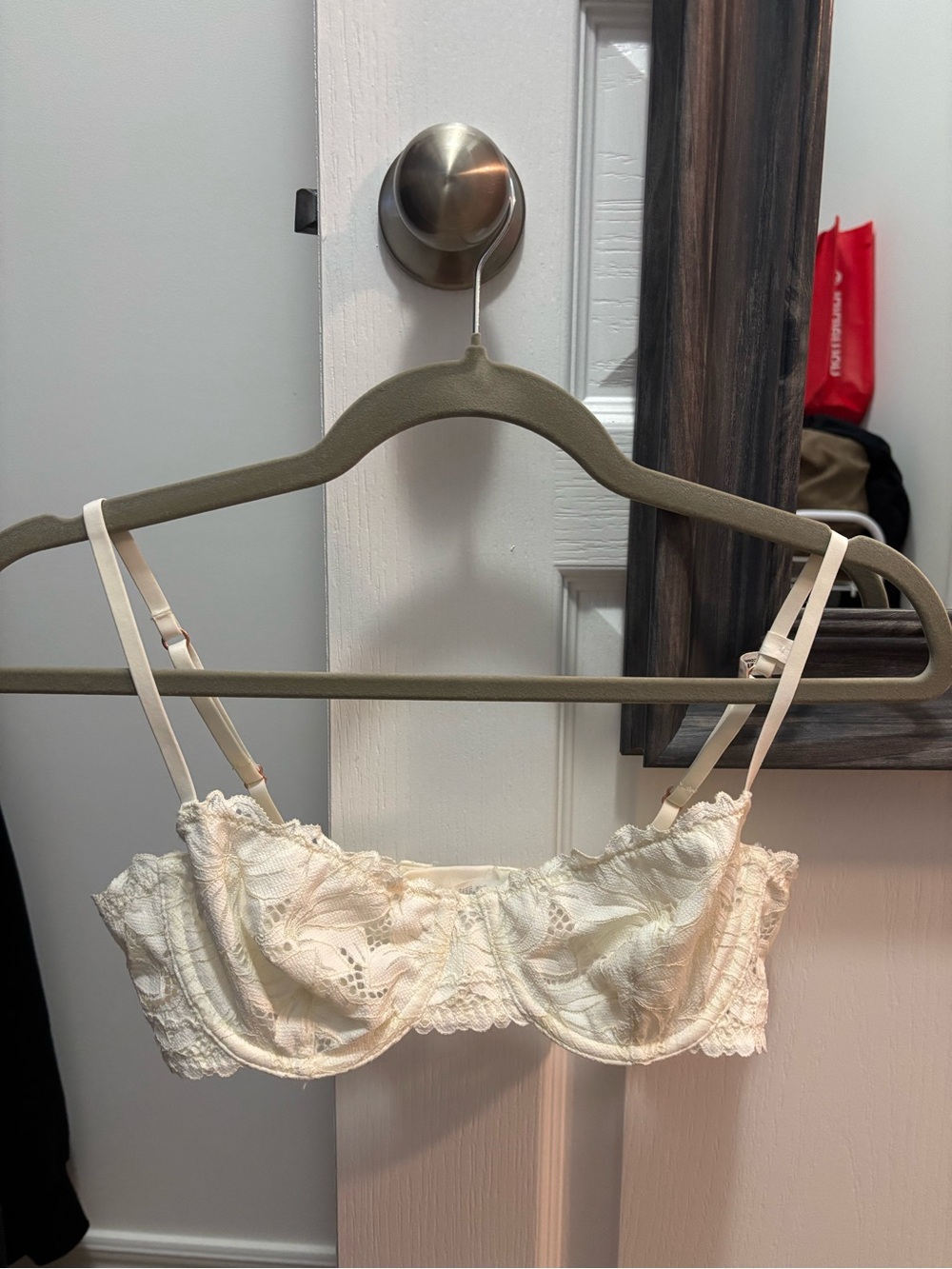 Aerie Lace Underwire Bralette in Cream